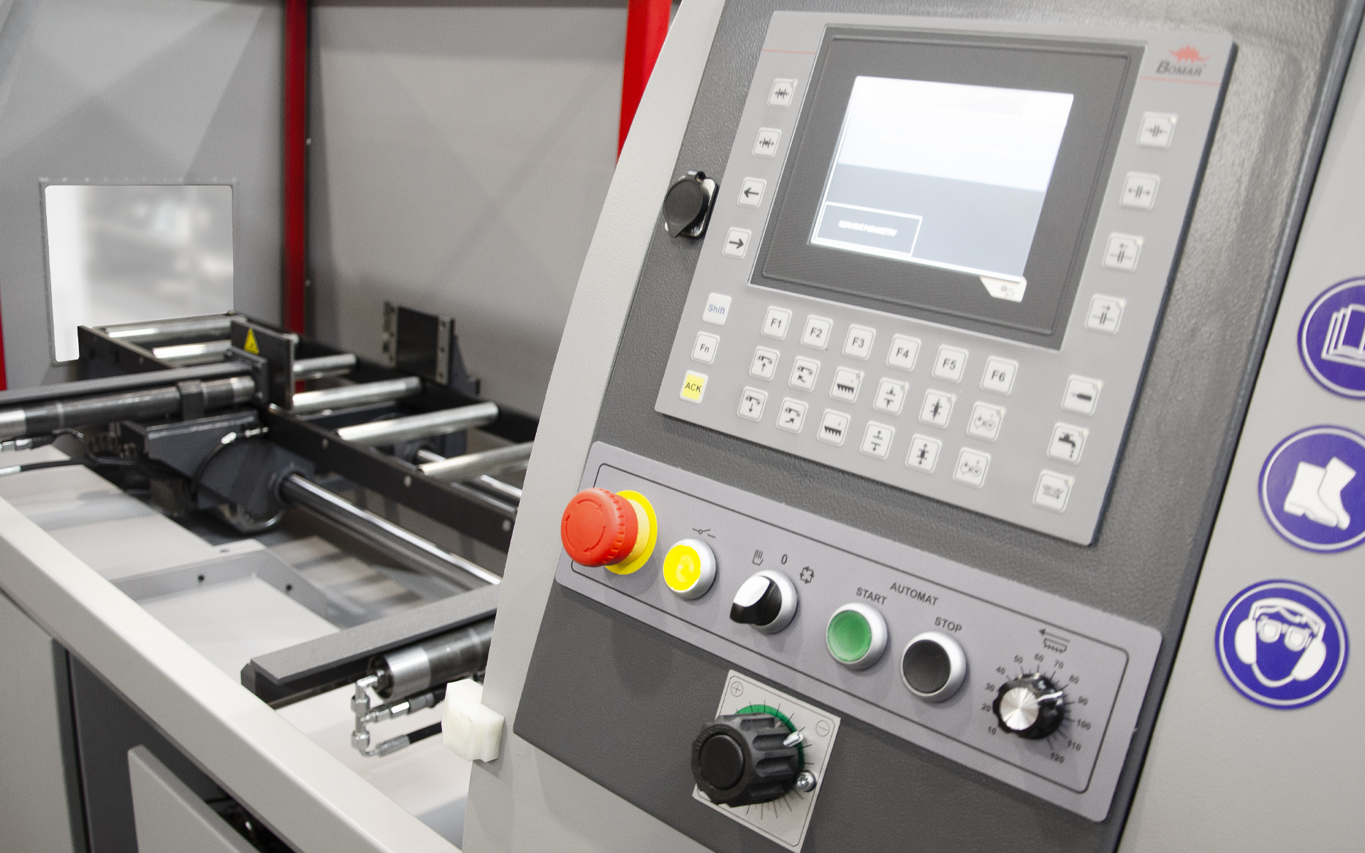 Täisautomaatne lintsaag Ergonomic 290.258 DGANC –  graafiline juhtpaneel.