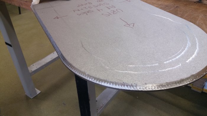 UZ15 RAPID faasimasin  lähivaade ovaalse materjali faasitud äärest