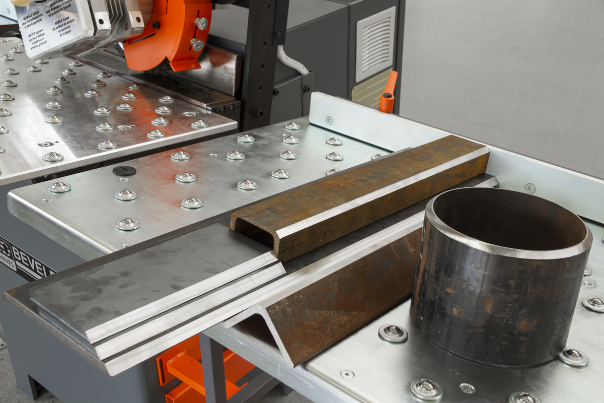 UZ30 Express faasimasina lähivaade toru ääre faasimine