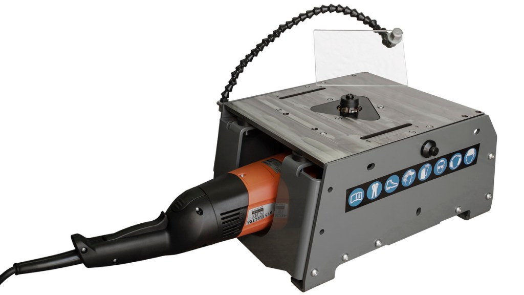 Elektriline UZ15 Rapid  faasimismasin oranži ja musta disainiga.  koos B-Dock  lähivaade