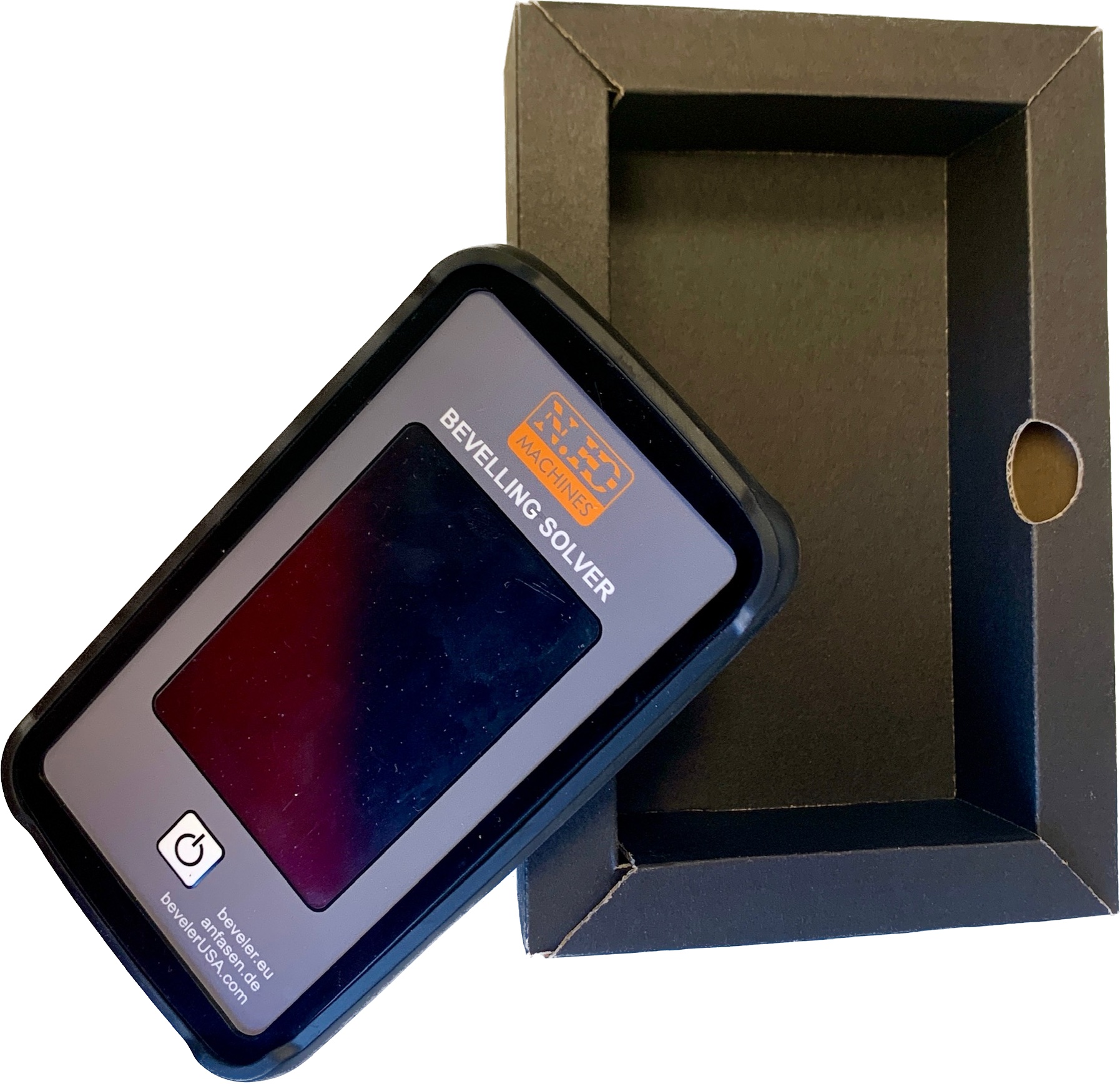 UZ47 Skillmaster faasimismasinale sobiv kalkulaator, mis asub avatud mustas kastis.