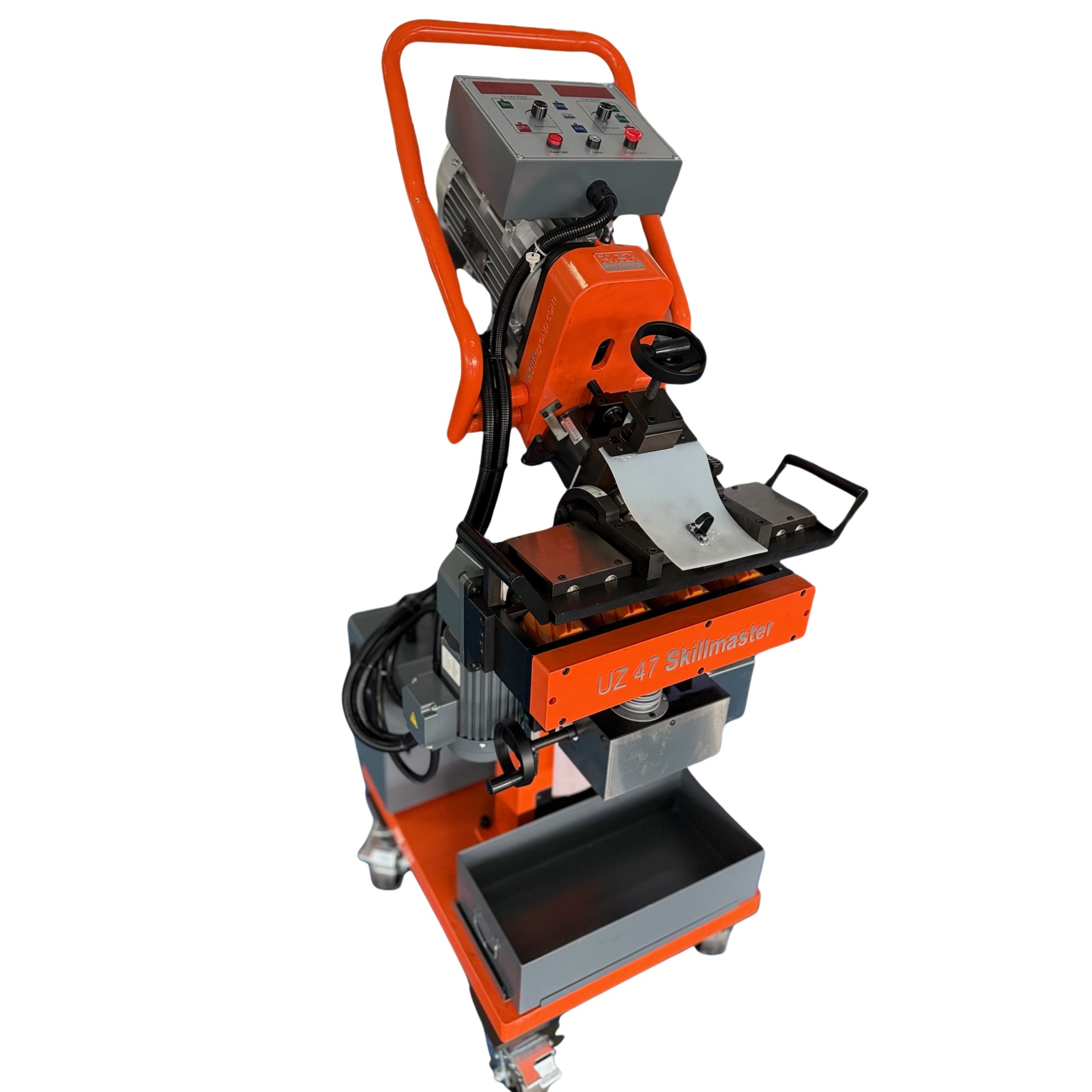 UZ47 Skillmaster faasimismasin, professionaalne ja mitmekülgne masin, mis on ette nähtud ehitusteraste ja raskete materjalide töötlemiseks, automaatse kinnitussüsteemiga.
